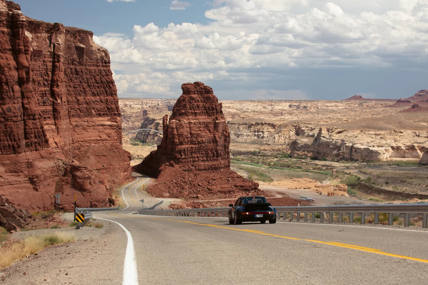 Porsche Escapes /anglais: From Mountain Passes to Coastal Highways. the Ultimate Porsche Travel Companion