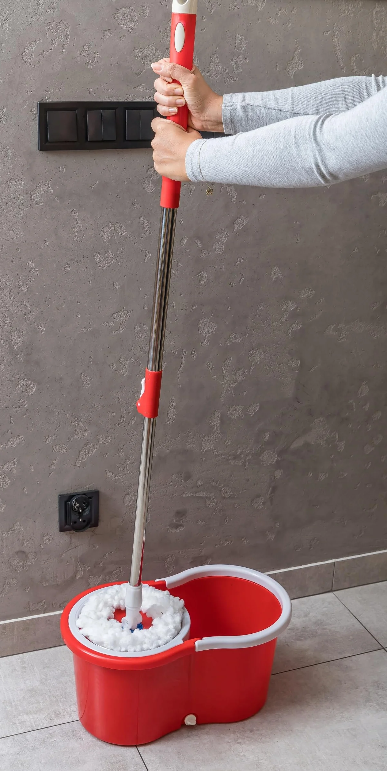 Mop obrotowy wirujący 360 z napędem w rączce wiadro + 2 wkłady czerwony
