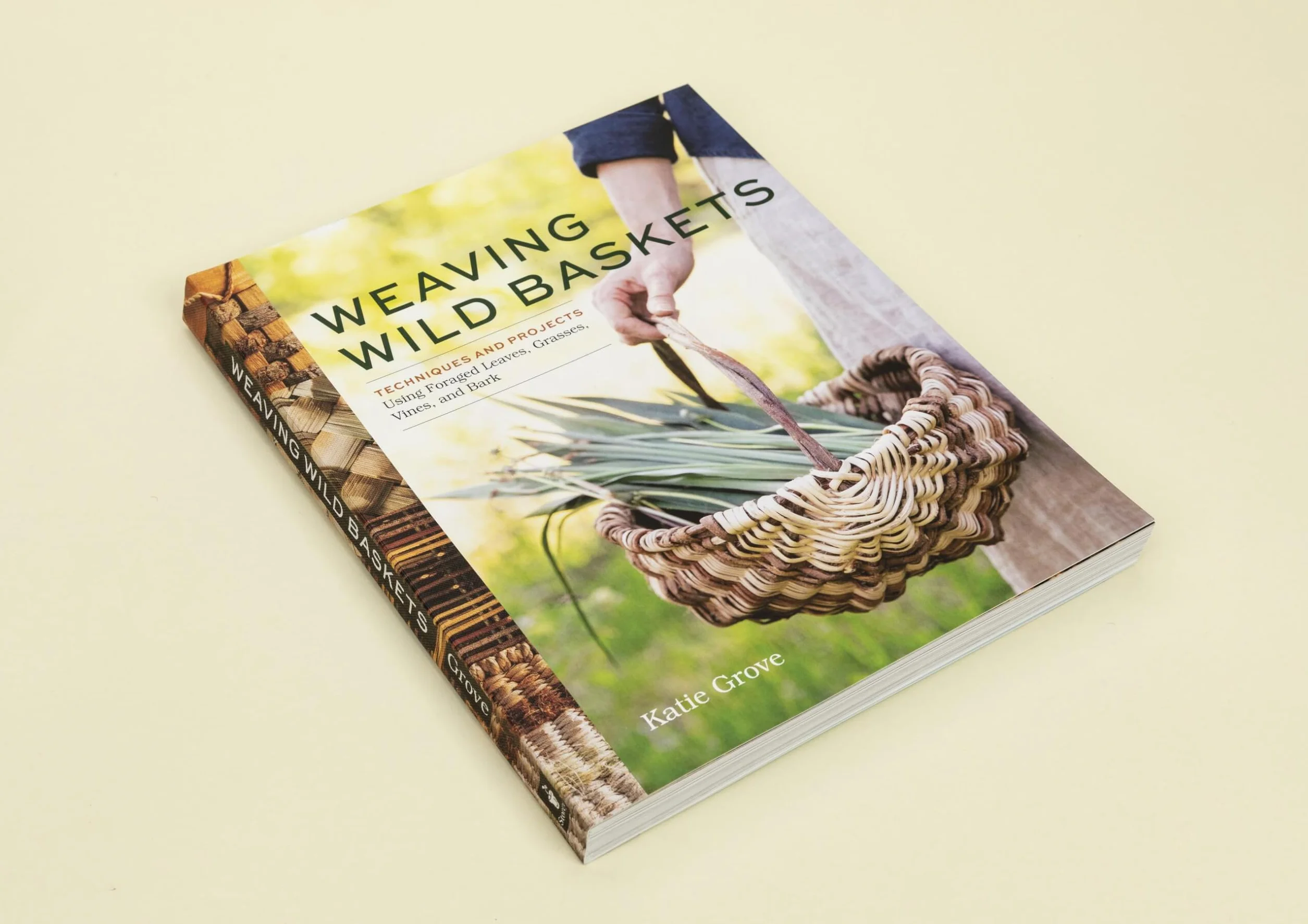 Weaving Wild Baskets: Techniques and Projects Using Foraged Leaves, Grasses, Vines, and Bark