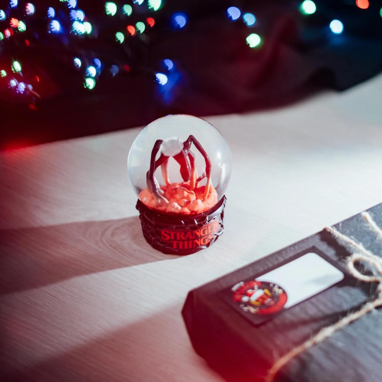 Grupo Erik Snow Globe Stranger Things Kula śnieżna The Mind Flayer prezent