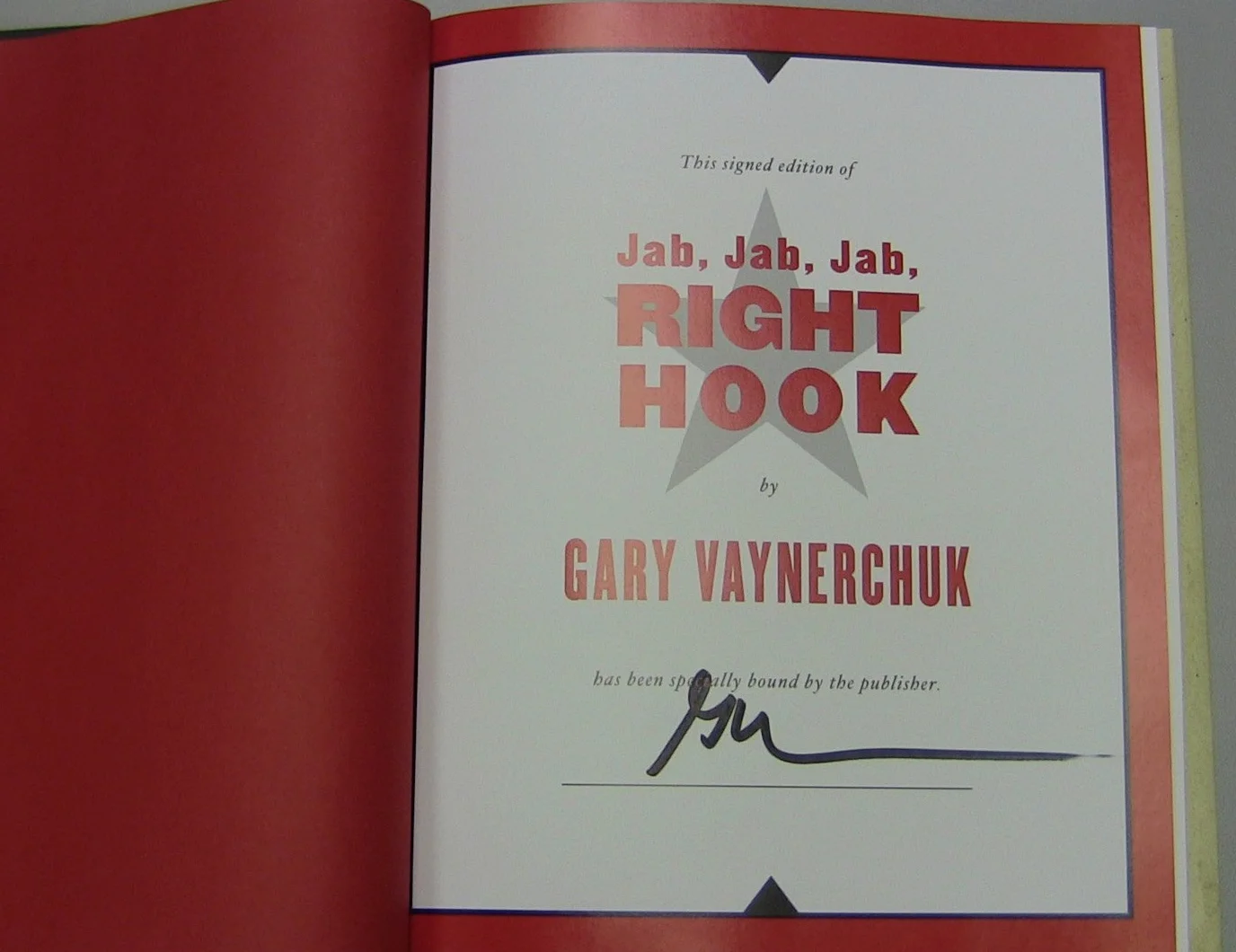 Jab, Jab, Jab, Right Hook: How to Tell Your Story in a Noisy Social World