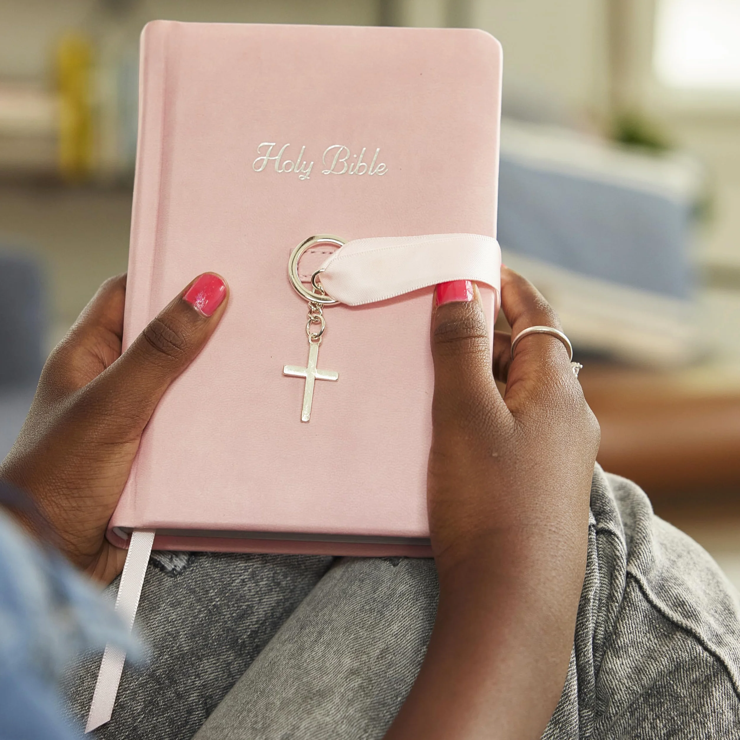 Simply Charming Bible-NKJV-Ribbon Closure: Pink Edition