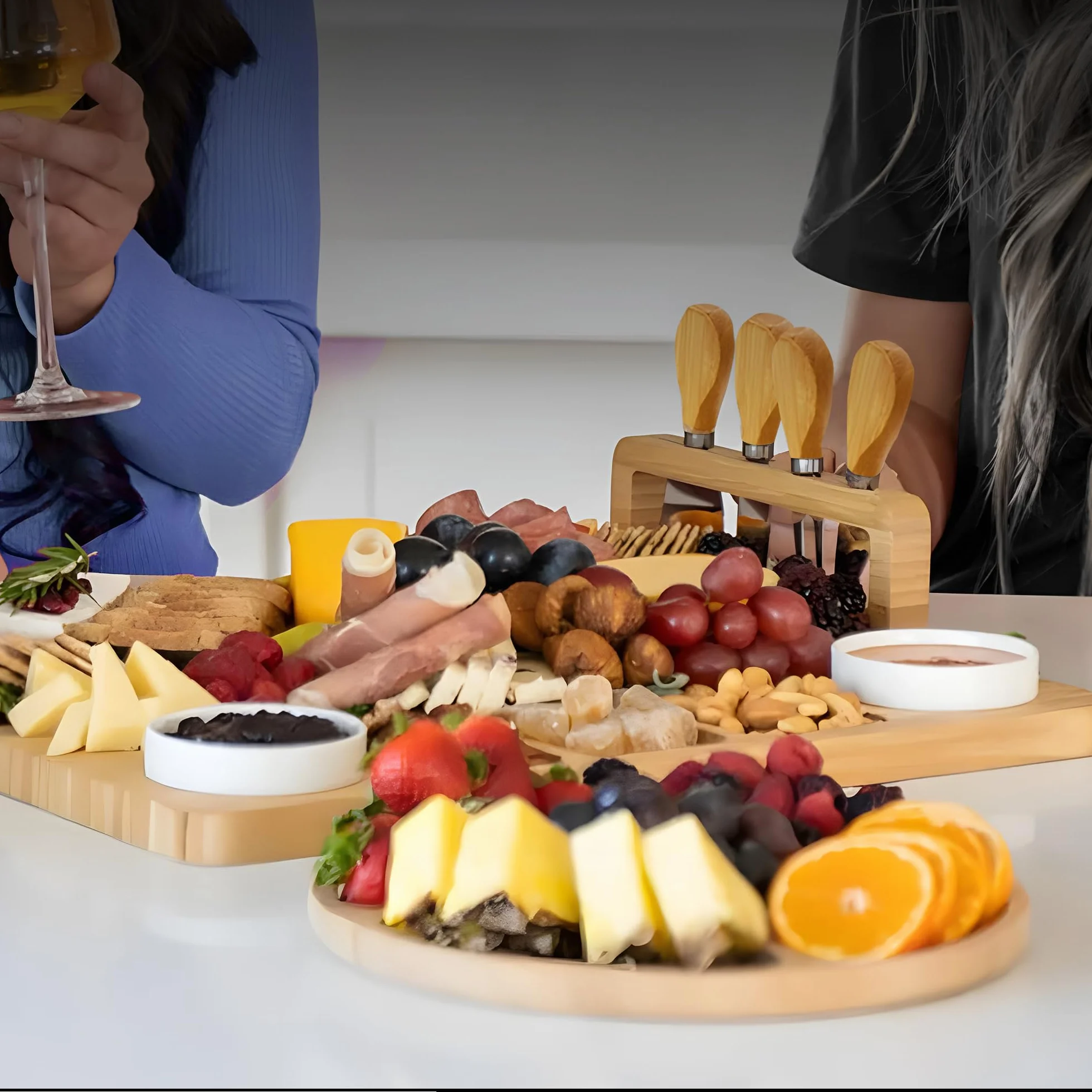 Zestaw Bambusowych Desek Do Serów Z Nożami I Widelcami – Drewniana Deska Wędlin Z Dodatkową Tacą Serwowania | Półmisek Do Tapas, Owoców I Mięsa