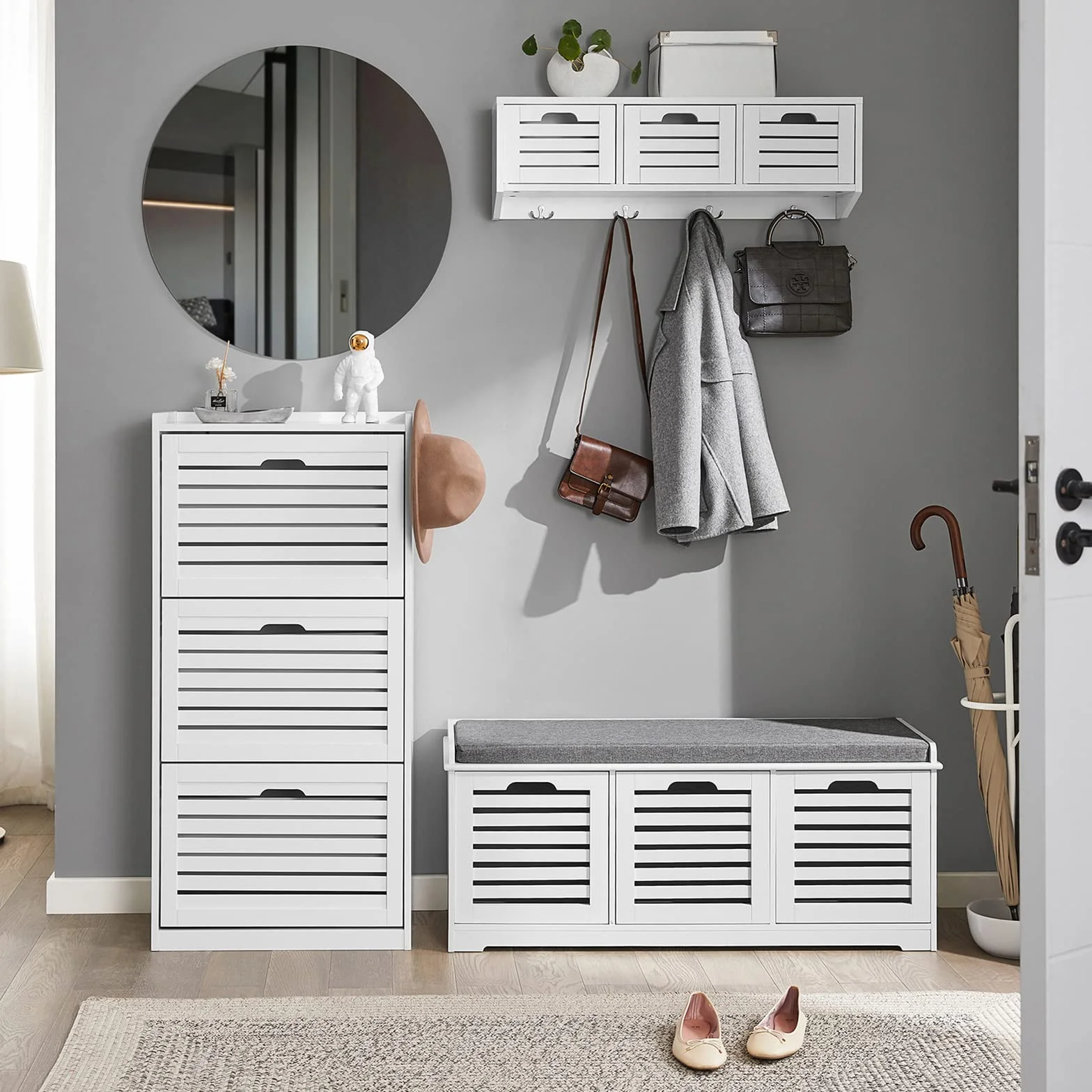 SoBuy FSR108-W szafka na buty 3 klapy 2 haki 6 półek biała 55x112x30 cm