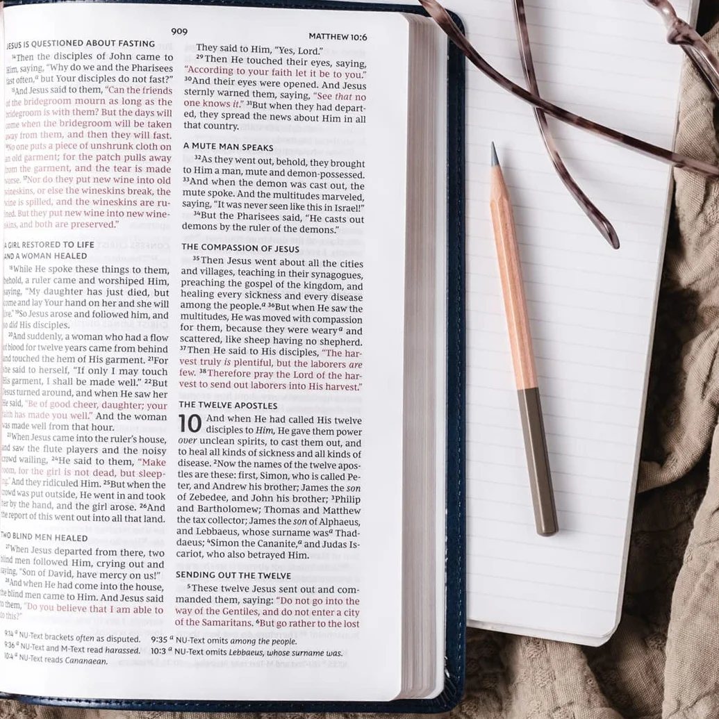 NKJV, Value Thinline Bible, Large Print, Imitation Leather, Black, Red Letter Edition: Holy Bible, New King James Version