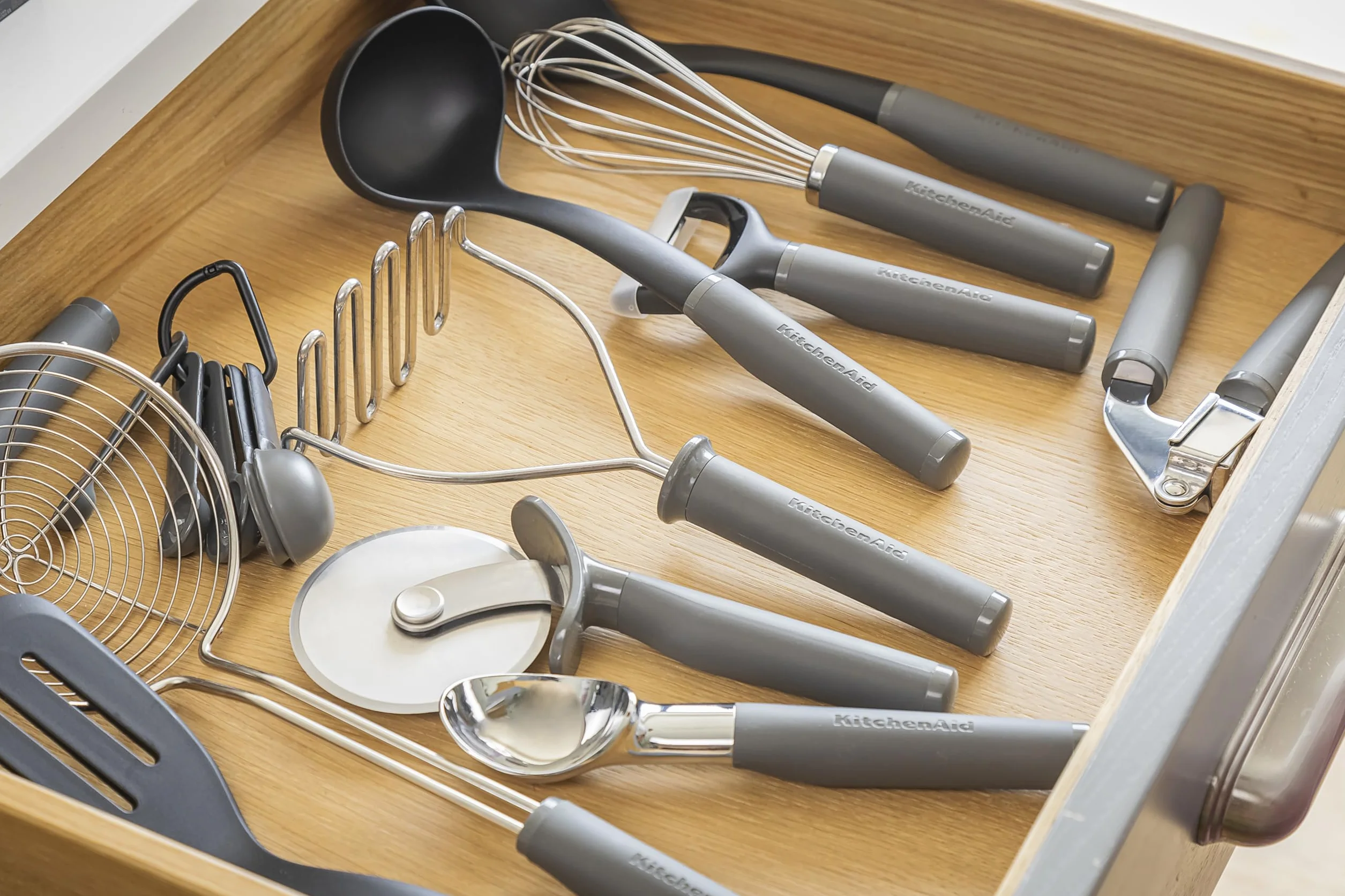 KitchenAid Łyżka do lodów z miękkim uchwytem - grafitowa