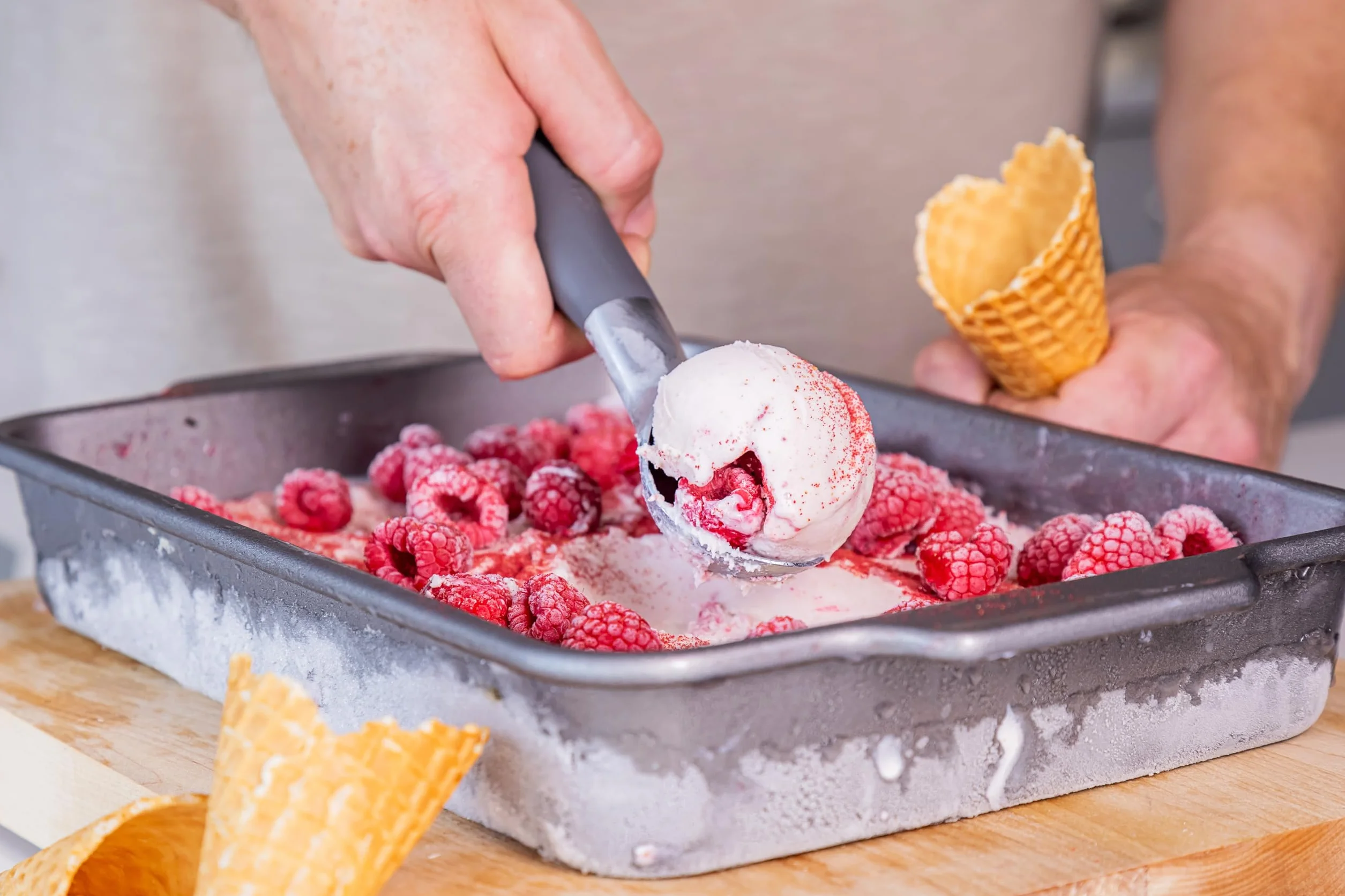 KitchenAid Łyżka do lodów z miękkim uchwytem - grafitowa