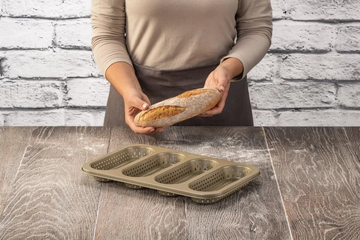 Zenker 4-częściowa blacha do bagietek mini – perforowana forma do pieczenia chrupiących bagietek – powłoka zapobiegająca przywieraniu – odporna na temperaturę do +230°C, 34 x 22 x 3 cm