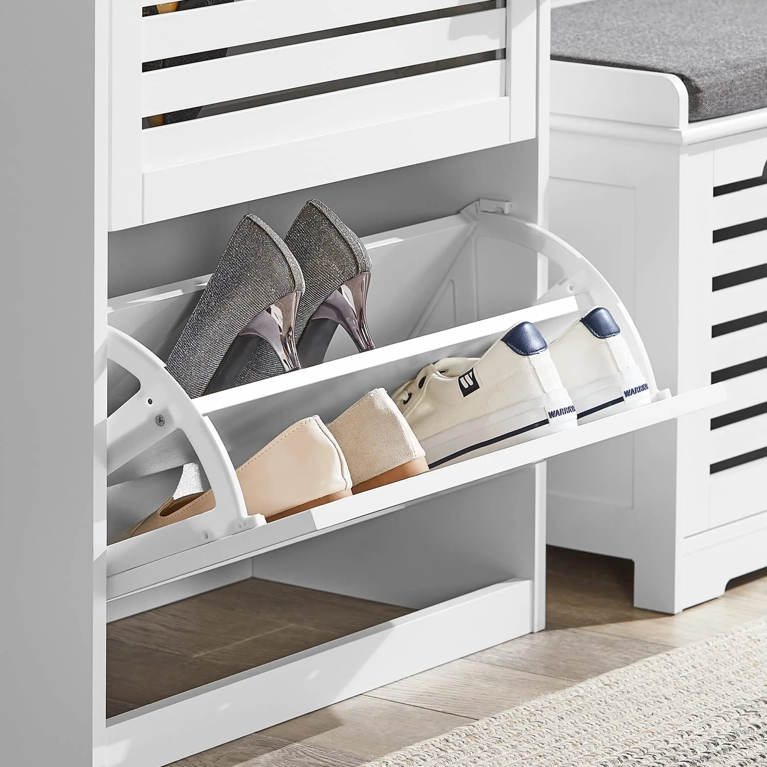 SoBuy FSR108-W szafka na buty 3 klapy 2 haki 6 półek biała 55x112x30 cm