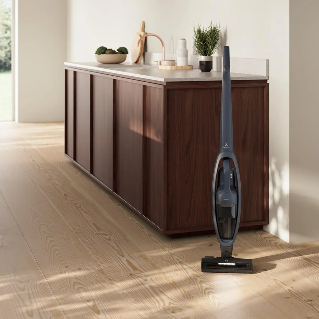 Electrolux Odkurzacz Bezprzewodowy Clean 500 Model ES52CB21DB, jednostka 2-1, Ergonomiczna konstrukcja, diody LED w nasadce, łatwy w użyciu i wydajny, czas pracy 50 minut, kolor dżinsowy niebieski