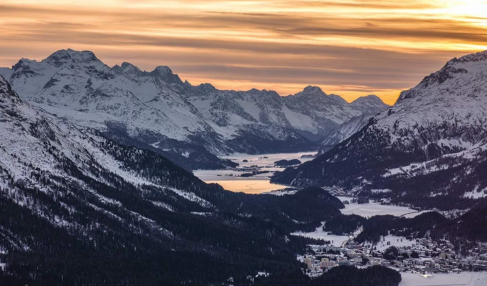 The Ultimate Ski Book: Legends, Resorts, Lifestyle & More