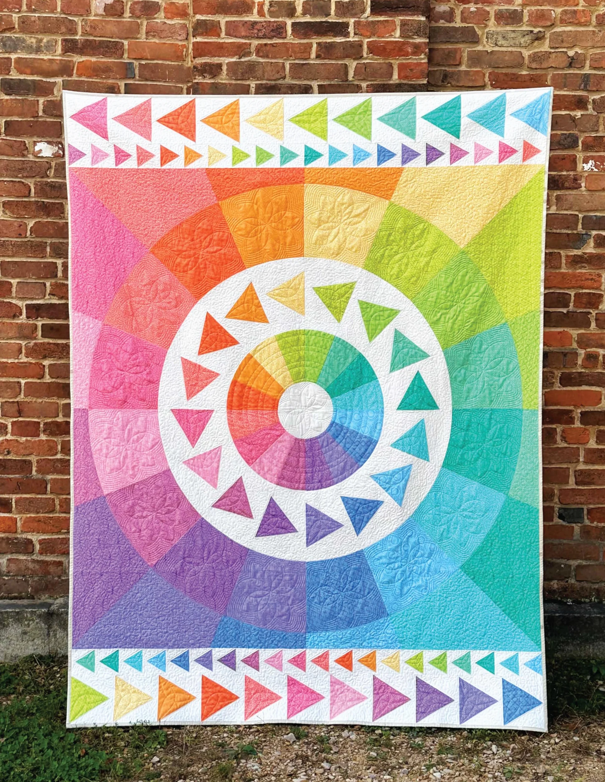 Rainbow Quilt Color Method: Learn the Art of Creating Multicolor and Monotone Quilts with 15 Modern Patterns