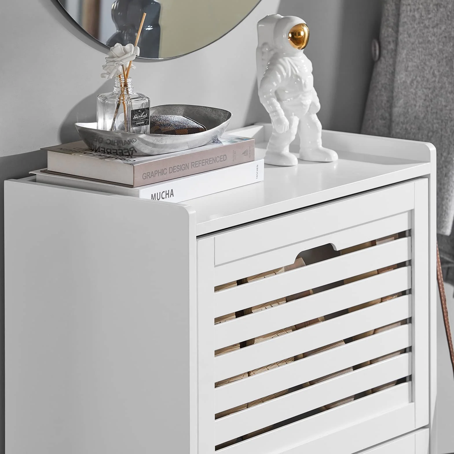 SoBuy FSR108-W szafka na buty 3 klapy 2 haki 6 półek biała 55x112x30 cm