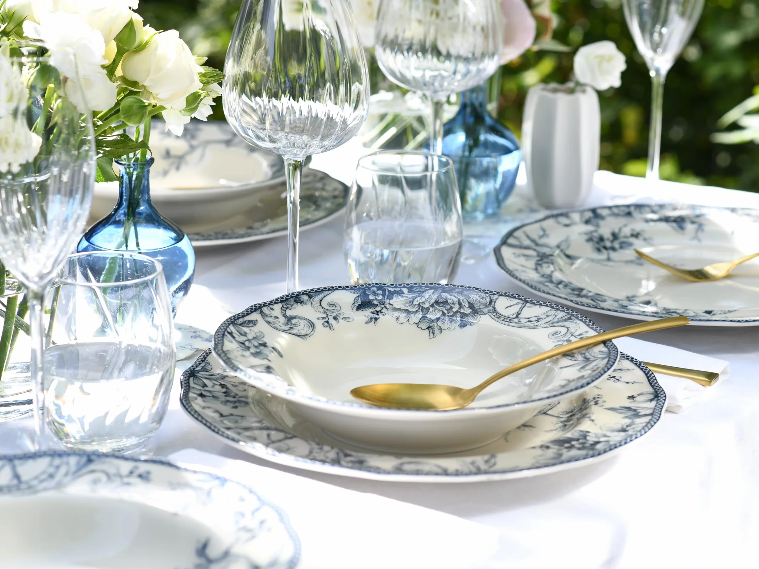 Creatable, 24772, seria Adelaide Blau, 20-częściowy serwis obiadowy dla 4 osób, komplet naczyń z porcelany, odporny na zmywarkę i kuchenkę mikrofalową, wysokiej jakości produkcja