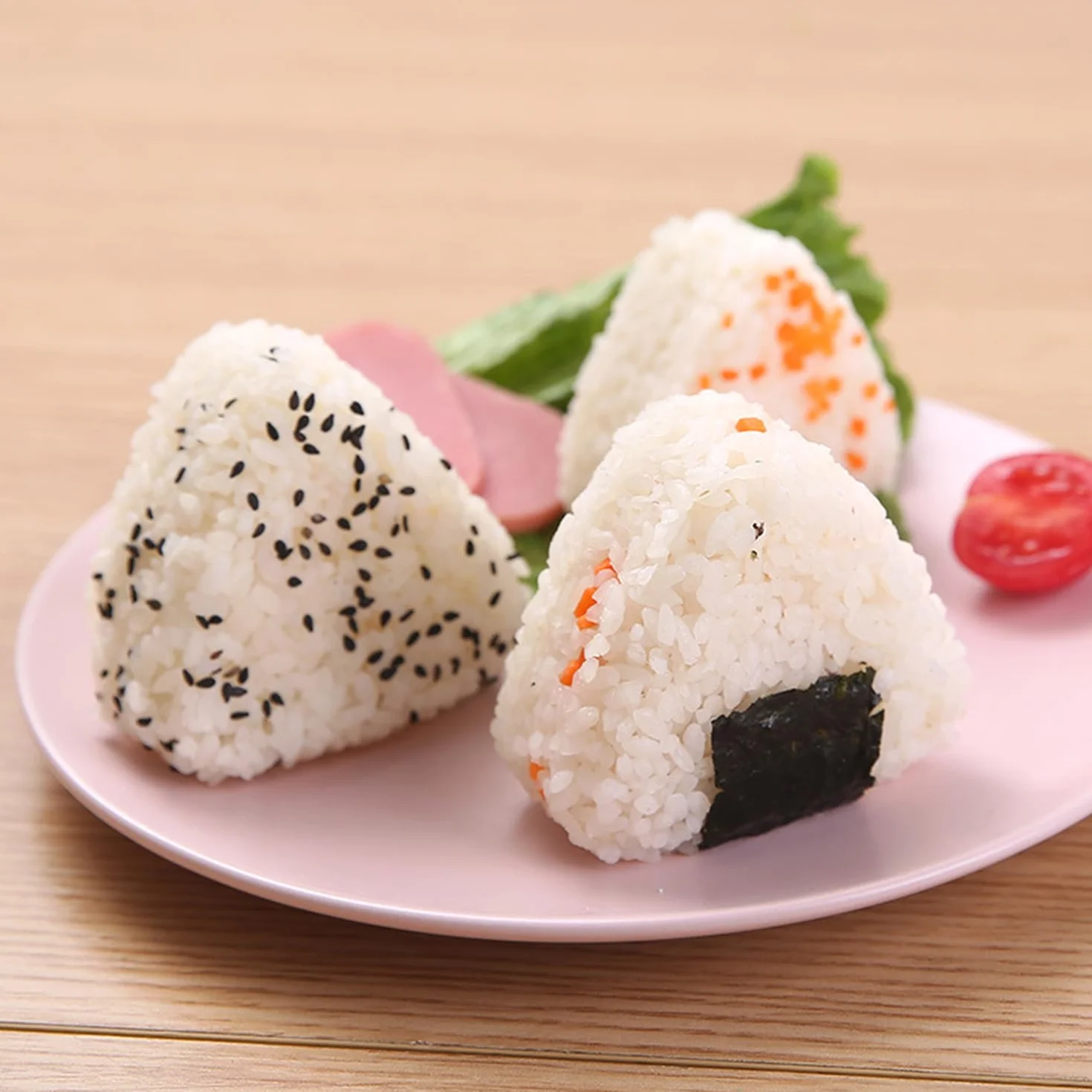 YXHZVON Zestaw 6 trójkątnych foremek do sushi z 1 łyżką do ryżu, do samodzielnego wyciskania Onigiri (3 duże i 3 małe)