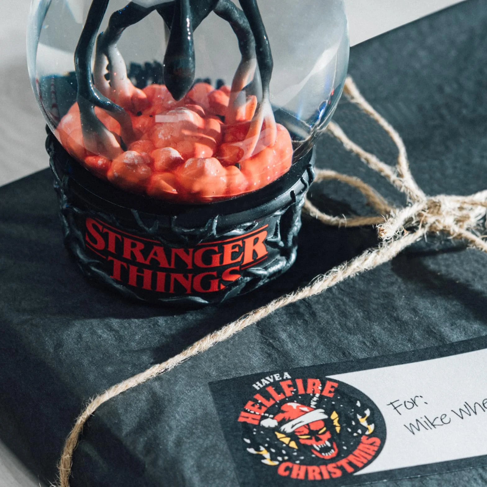 Grupo Erik Snow Globe Stranger Things Kula śnieżna The Mind Flayer prezent
