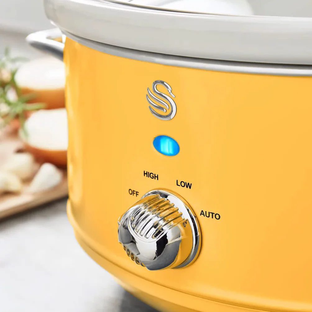 Swan Retro SF17021YELNEU Slow Cooker 3,5L wymienny pojemnik do gotowania, ceramiczny non-Stick PFOA i PTFE Free, 3 poziomy temperatury, szklana pokrywa, rocznik, żółty, 200W