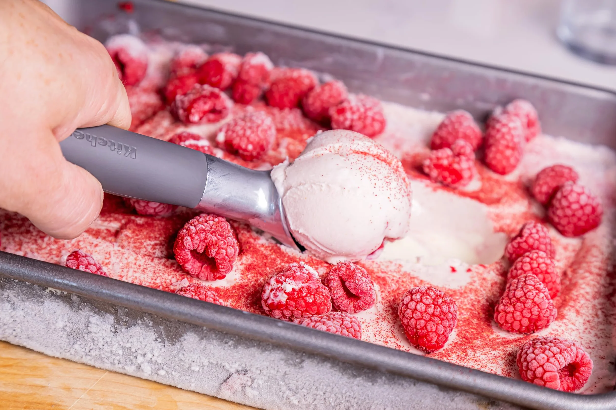 KitchenAid Łyżka do lodów z miękkim uchwytem - grafitowa