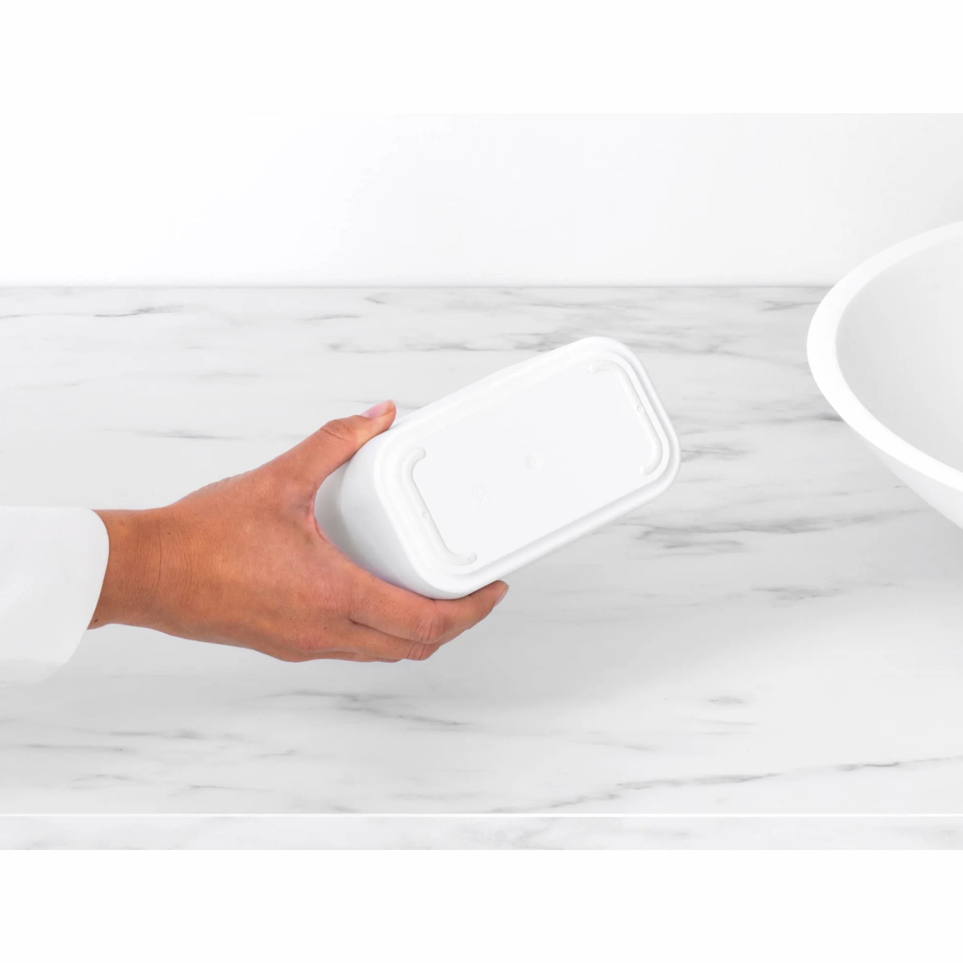 Brabantia - Mindset Kosz na Śmieci na Odpady Łazienkowe - Idealny na Małe Odpady - Zdejmowana Pokrywa Typu Swing - Łatwe Czyszczenie - Nierysujący - Odporny na Korozję - White - 8.5 x 15 x 10 cm