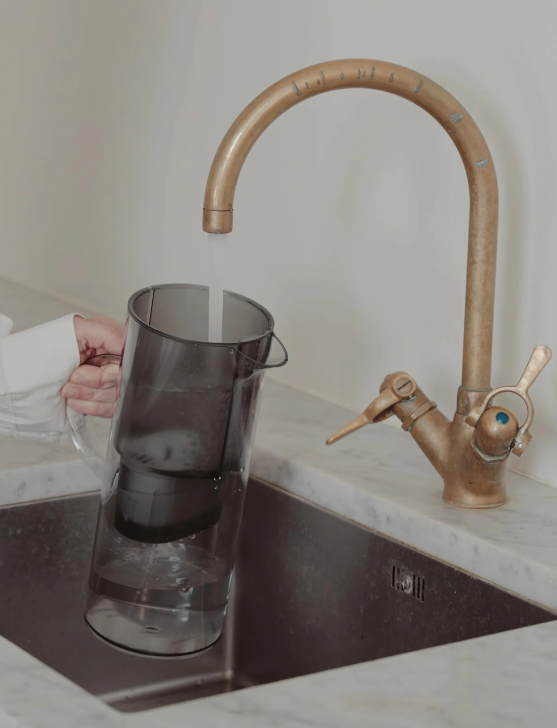 Stelton Dzbanek filtrujący do wody o pojemności 2 l, dymny