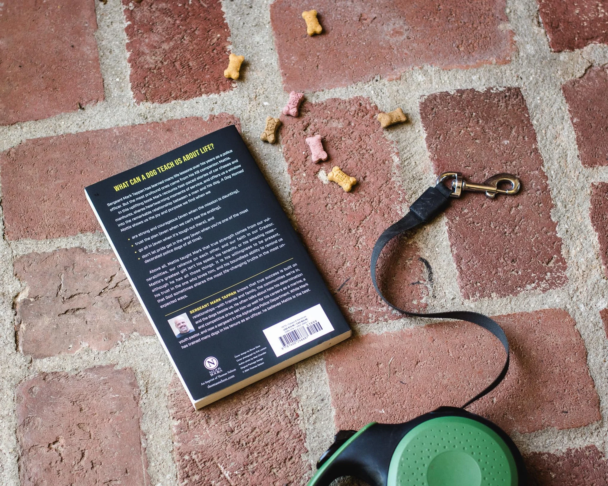 A Dog Named Mattis: 12 Lessons for Living Courageously, Serving Selflessly, and Building Bridges from a Heroic K9 Officer (the Perfect Gift for Dog Lovers and People in Law Enforcement)
