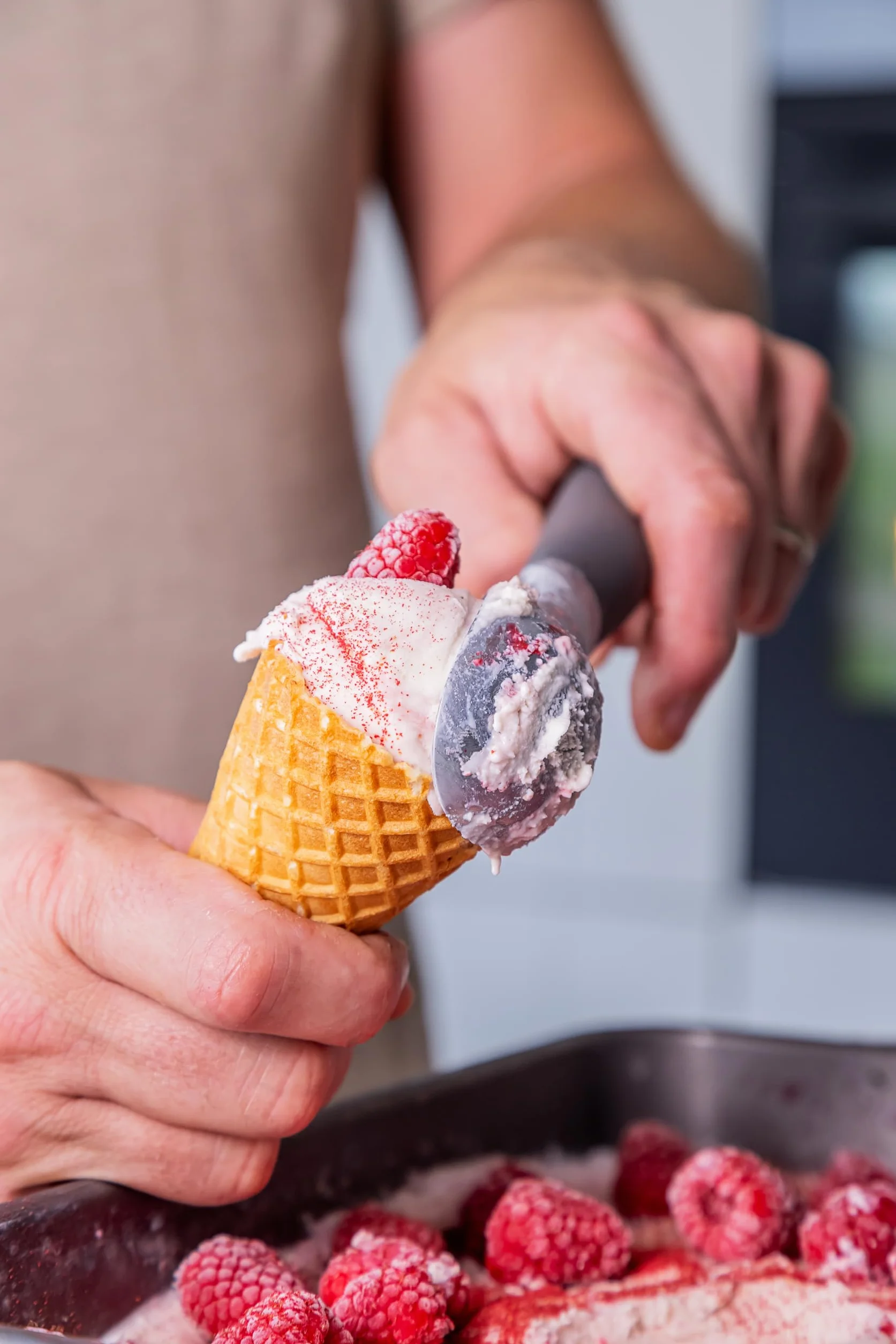 KitchenAid Łyżka do lodów z miękkim uchwytem - grafitowa