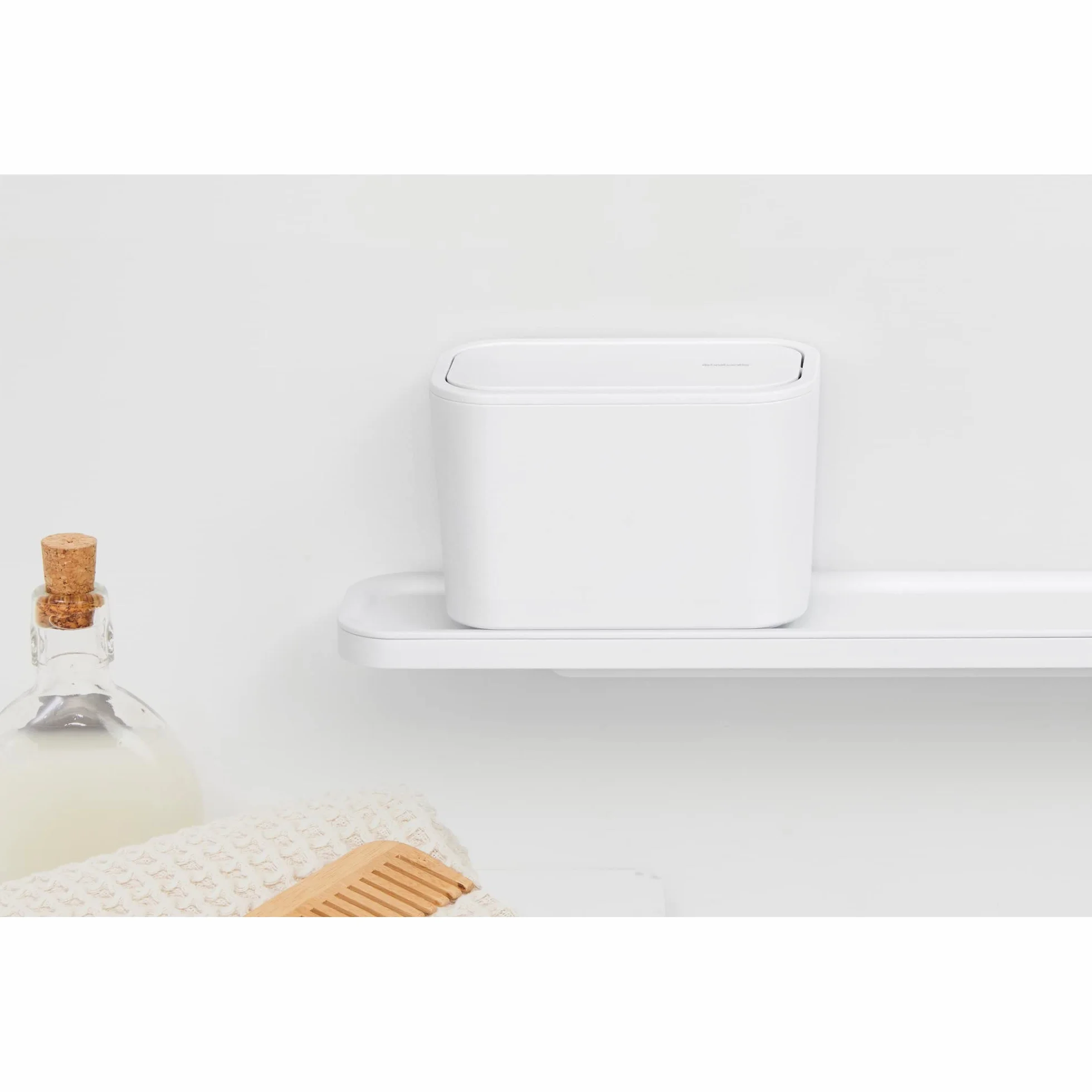 Brabantia - Mindset Kosz na Śmieci na Odpady Łazienkowe - Idealny na Małe Odpady - Zdejmowana Pokrywa Typu Swing - Łatwe Czyszczenie - Nierysujący - Odporny na Korozję - White - 8.5 x 15 x 10 cm