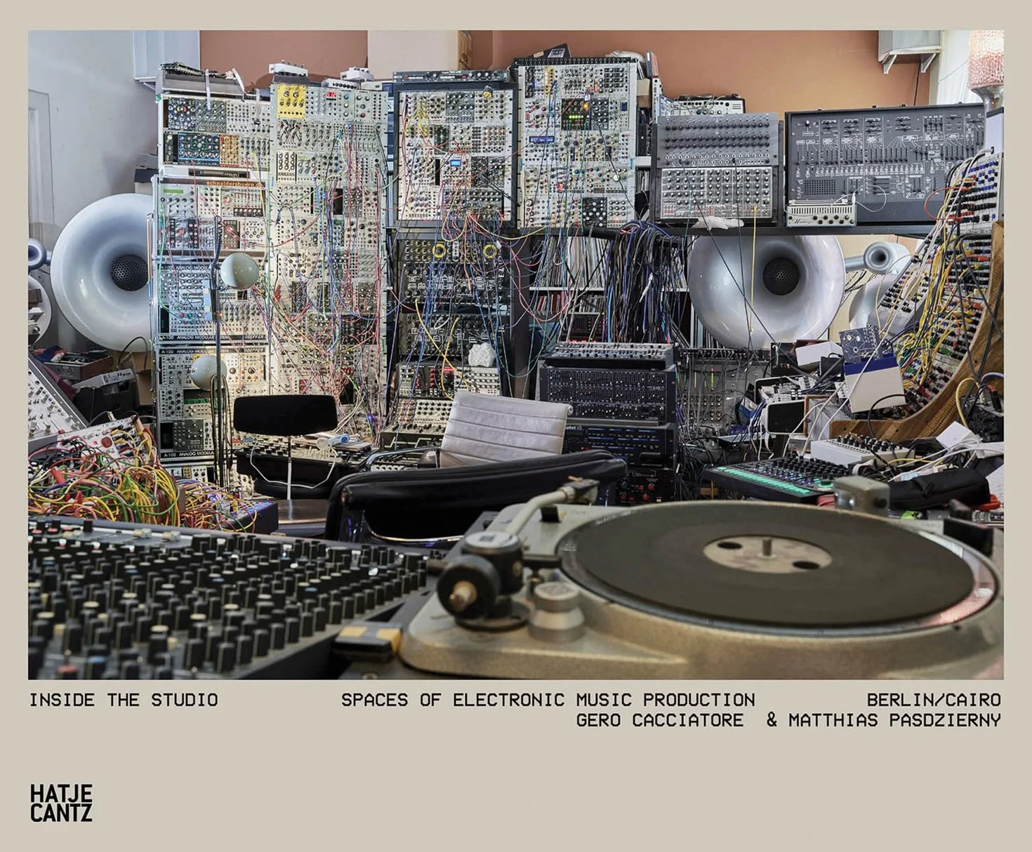 Inside the Studio: Spaces of Electronic Music Production - Berlin/Cairo /anglais