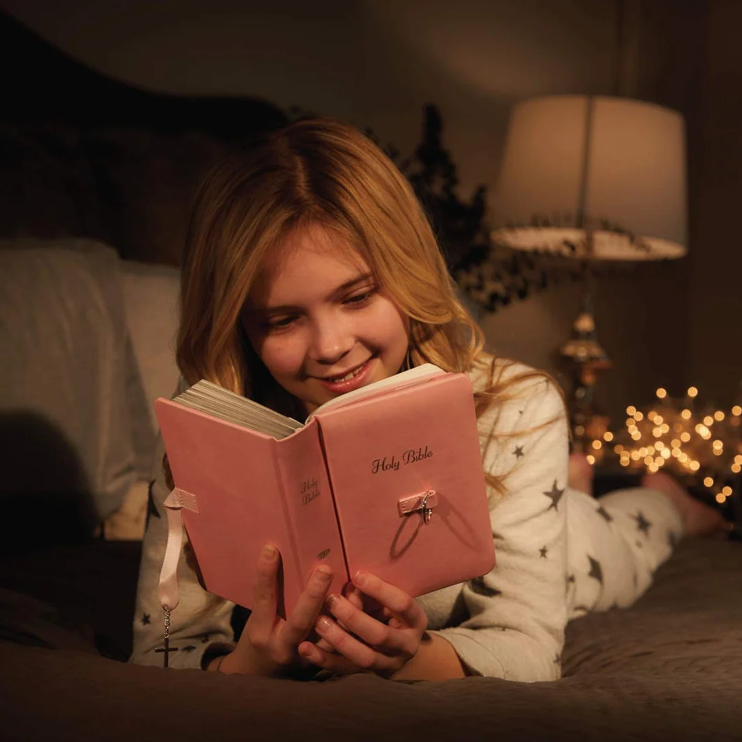 Simply Charming Bible-NKJV-Ribbon Closure: Pink Edition