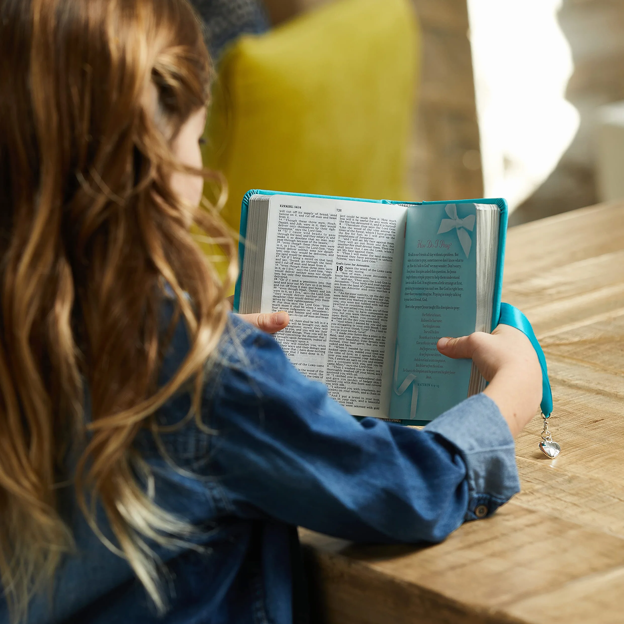 Simply Charming Bible-NKJV-Ribbon Closure: Pink Edition