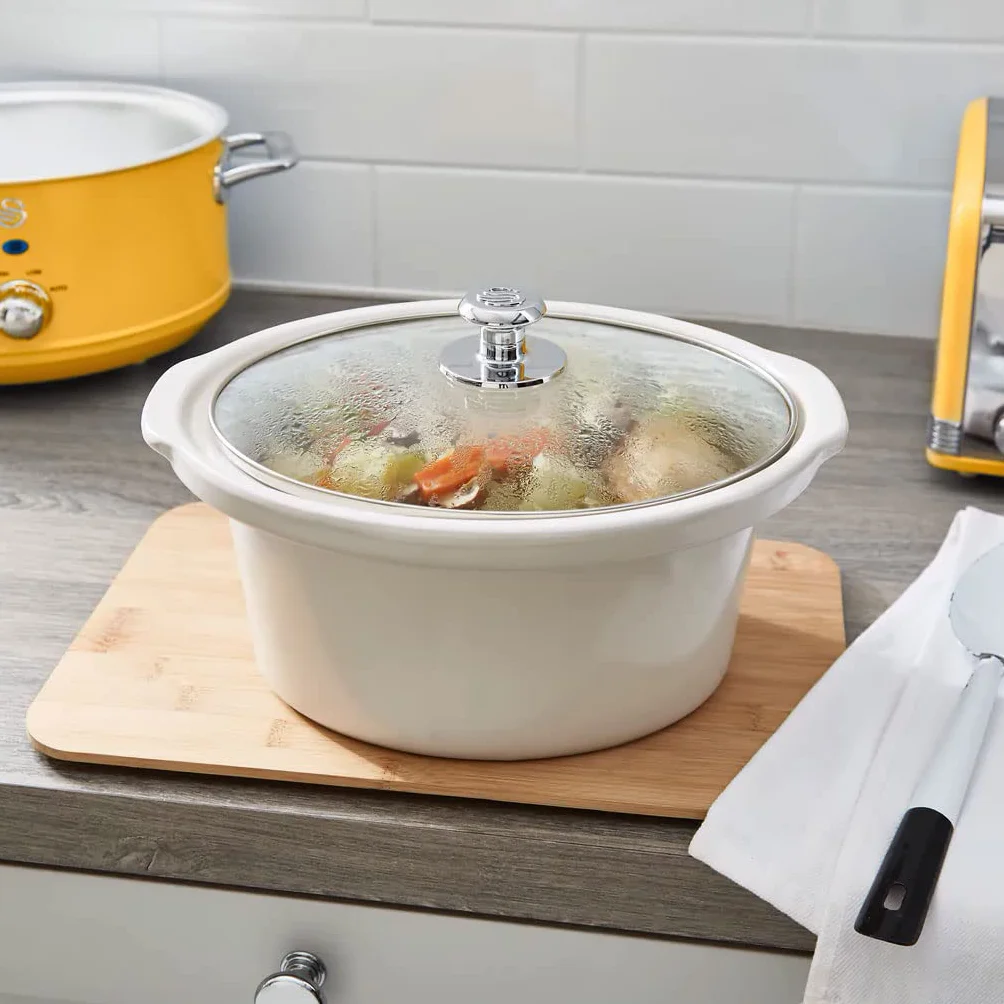 Swan Retro SF17021YELNEU Slow Cooker 3,5L wymienny pojemnik do gotowania, ceramiczny non-Stick PFOA i PTFE Free, 3 poziomy temperatury, szklana pokrywa, rocznik, żółty, 200W
