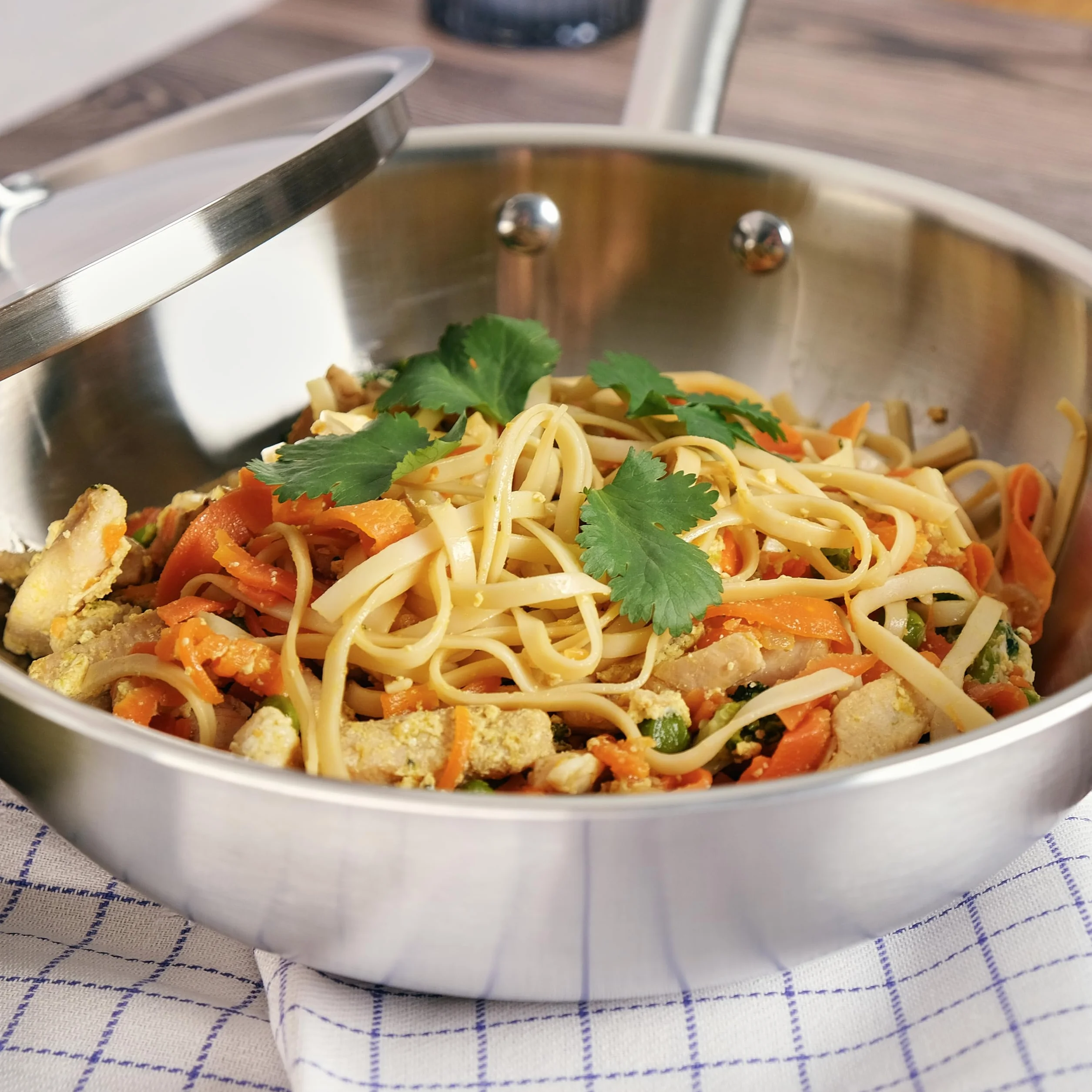 KAMBERG - Wok Ø28 cm ze stali nierdzewnej 18/10 Triply - bez PFAS - Pokrywa w zestawie - Wszystkie palniki indukcyjne i piekarnik - 0008281