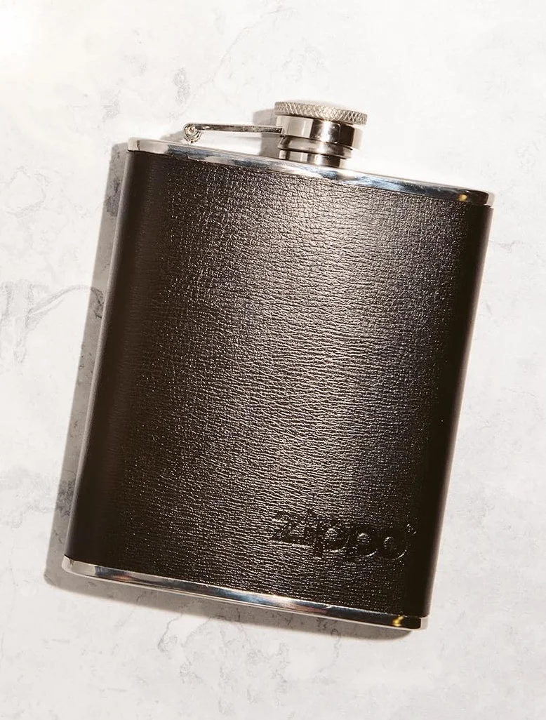 Zippo Piersiówka ze Stali Nierdzewnej, Owinięta Skórą, Srebrna, 177 ml, Mokka, optymalna na Wędrówki Czy do Aktywności na Świeżym Powietrzu