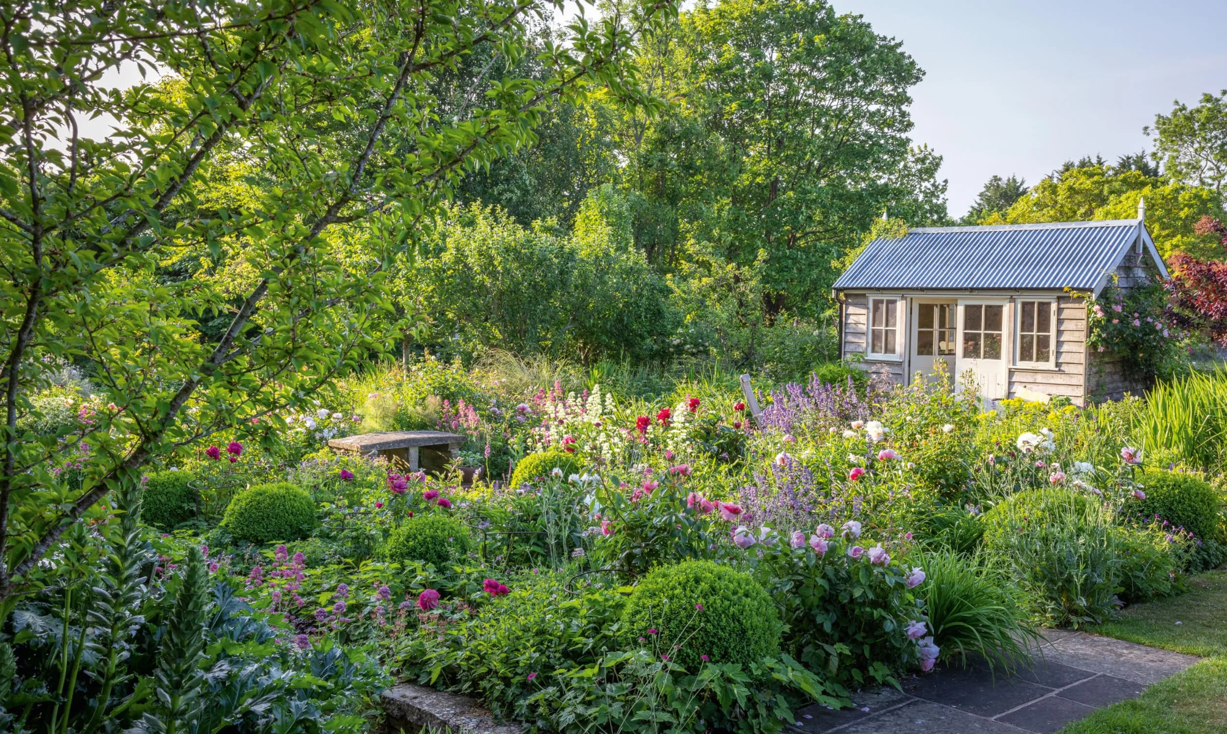 Cottage Gardens: A Stunning Tour of Bucolic British Gardens